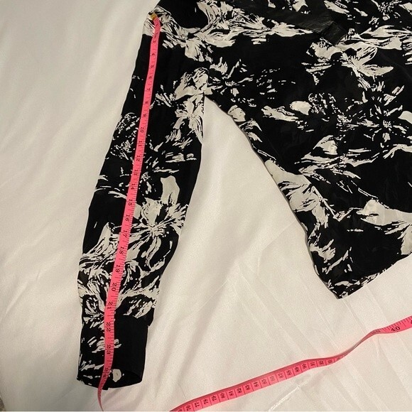 PARKER Leather Silk Top L Sleeve V Neck Abstract Floral White Black Print M - Picture 10 of 13
